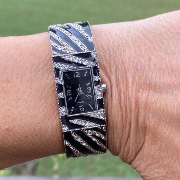 Zebra striped fashion cuff watch Black enamel with marcasite japan movement - Picture 1 of 13